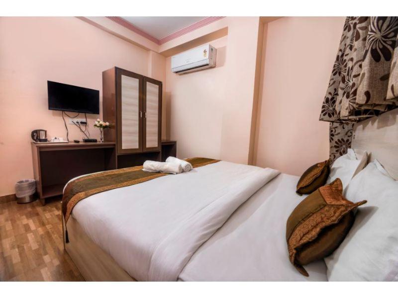 Hotel Bleue Mont Varanasi Esterno foto