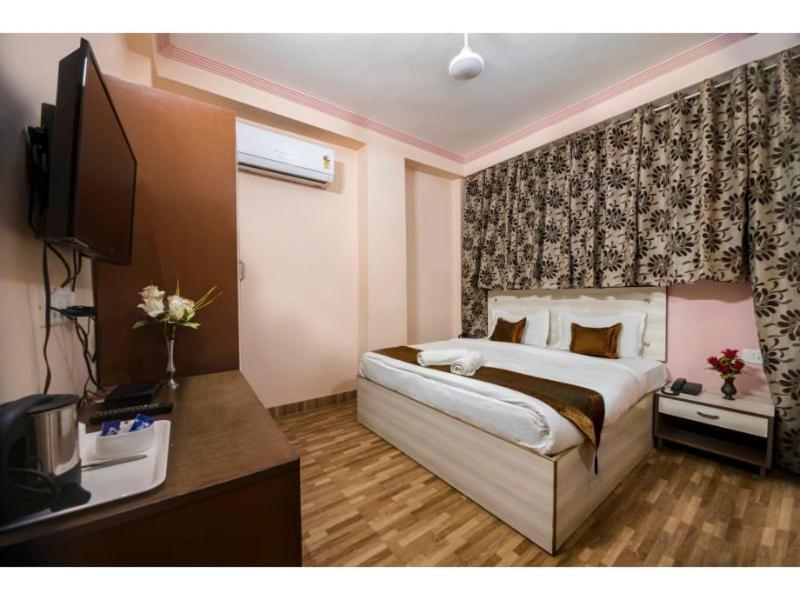 Hotel Bleue Mont Varanasi Esterno foto