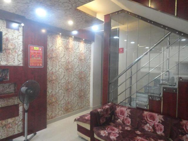 Hotel Bleue Mont Varanasi Esterno foto