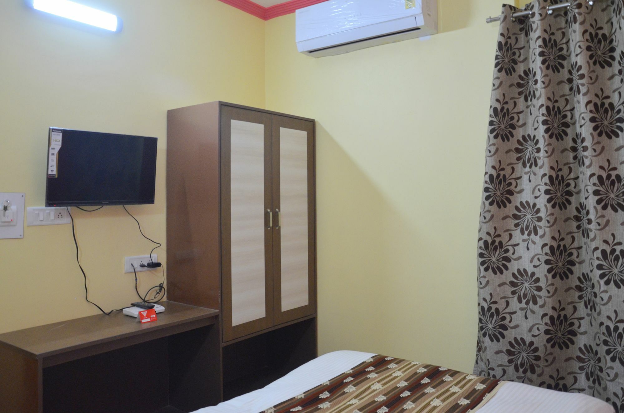 Hotel Bleue Mont Varanasi Esterno foto