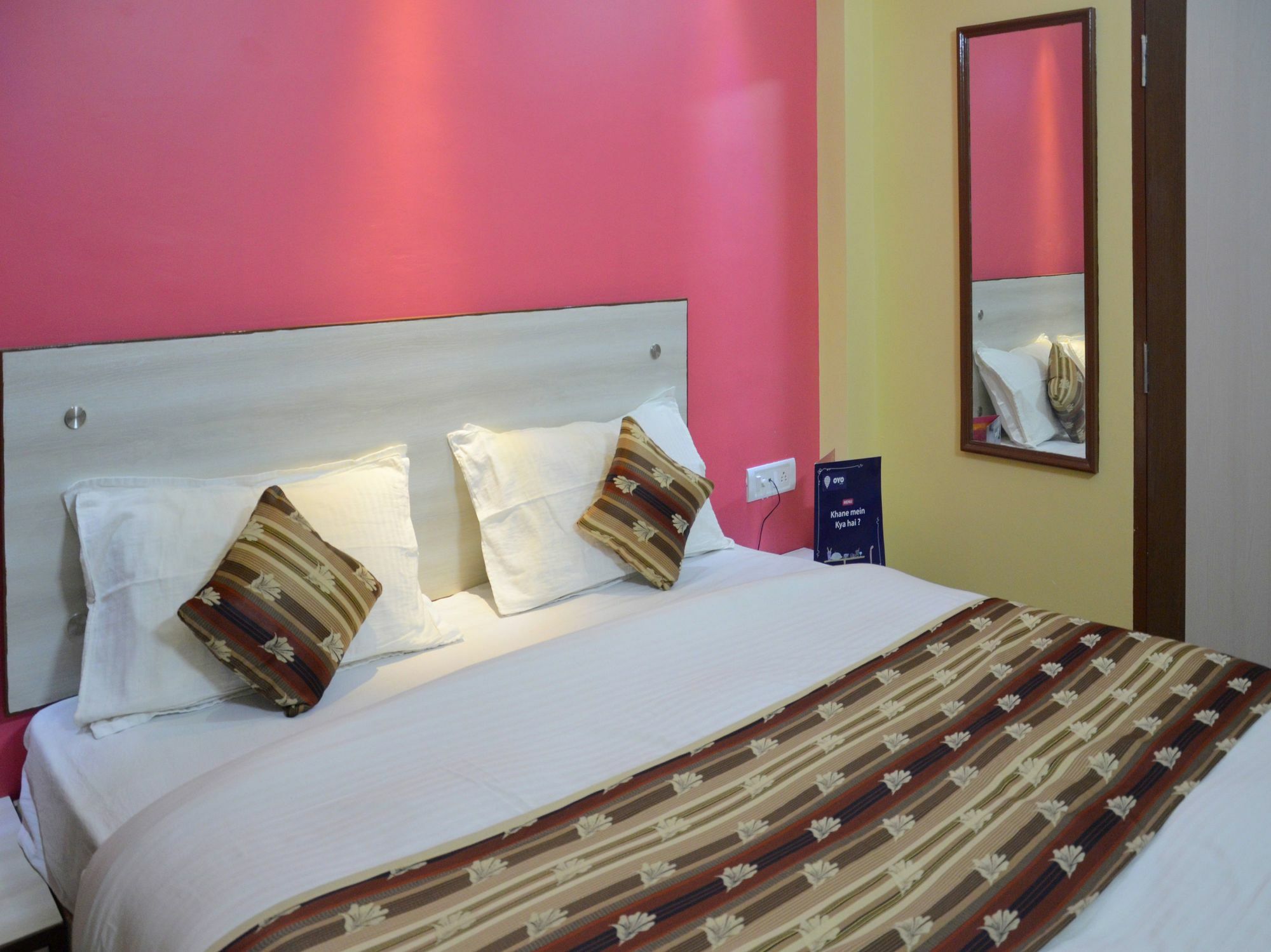 Hotel Bleue Mont Varanasi Esterno foto
